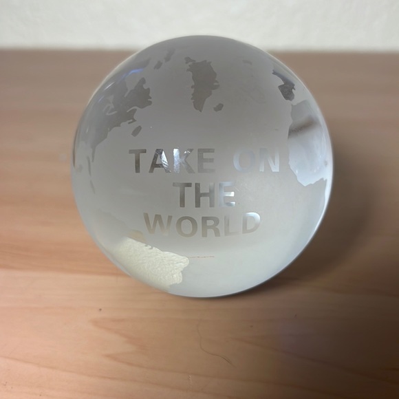Vintage Hallmark Glass Globe "Take On The World" Paperweight - Picture 7 of 7